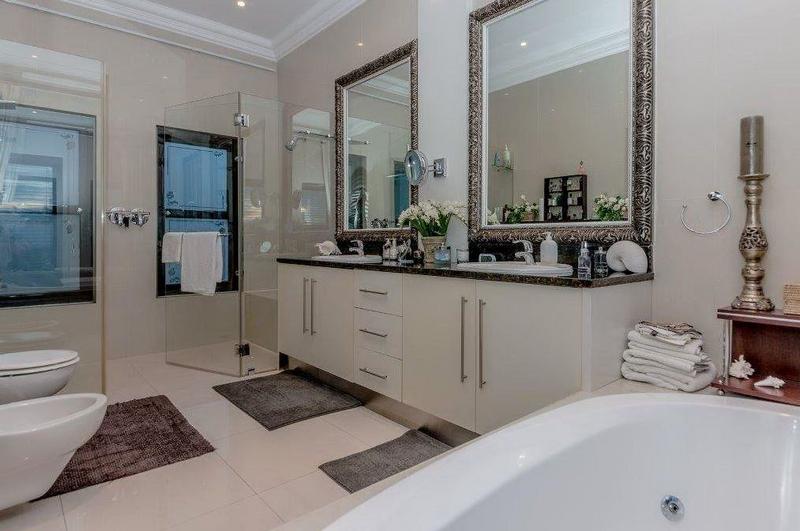 5 Bedroom Property for Sale in Stellenbosch Central Western Cape